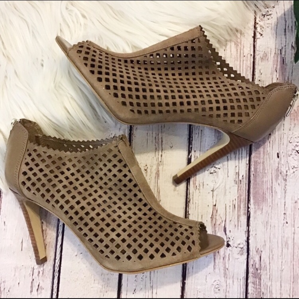 Marc Fisher Peddle peep toe heels size 9 M - Picture 1 of 8
